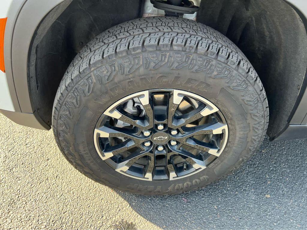 used 2025 Chevrolet Traverse car, priced at $49,977