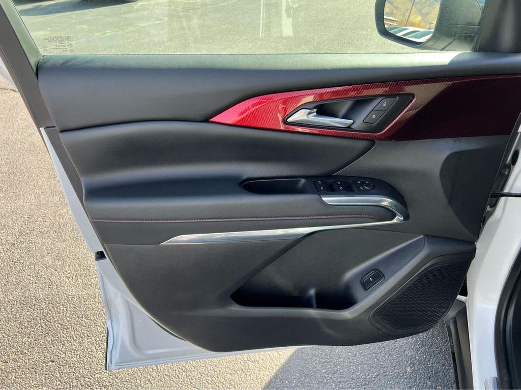 used 2025 Chevrolet Traverse car, priced at $49,977