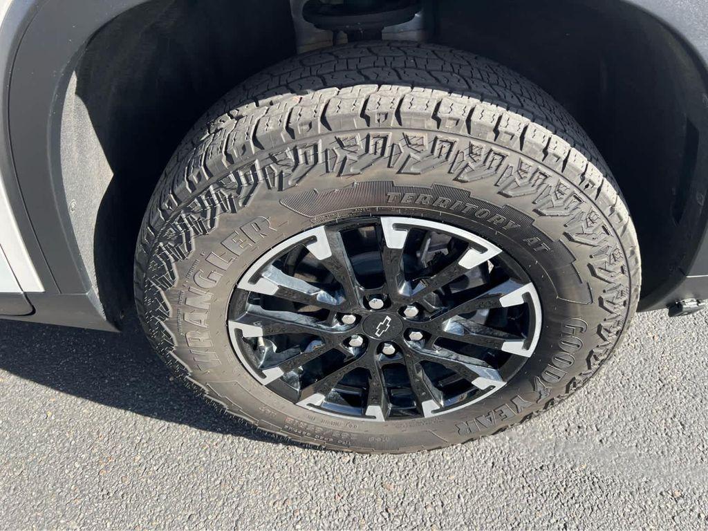 used 2025 Chevrolet Traverse car, priced at $49,977