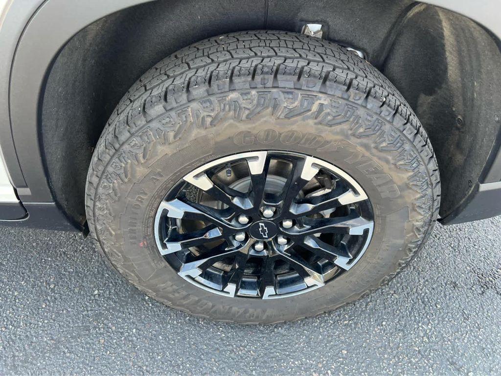 used 2025 Chevrolet Traverse car, priced at $49,977