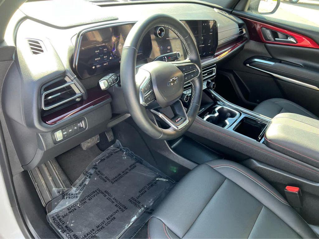 used 2025 Chevrolet Traverse car, priced at $49,977