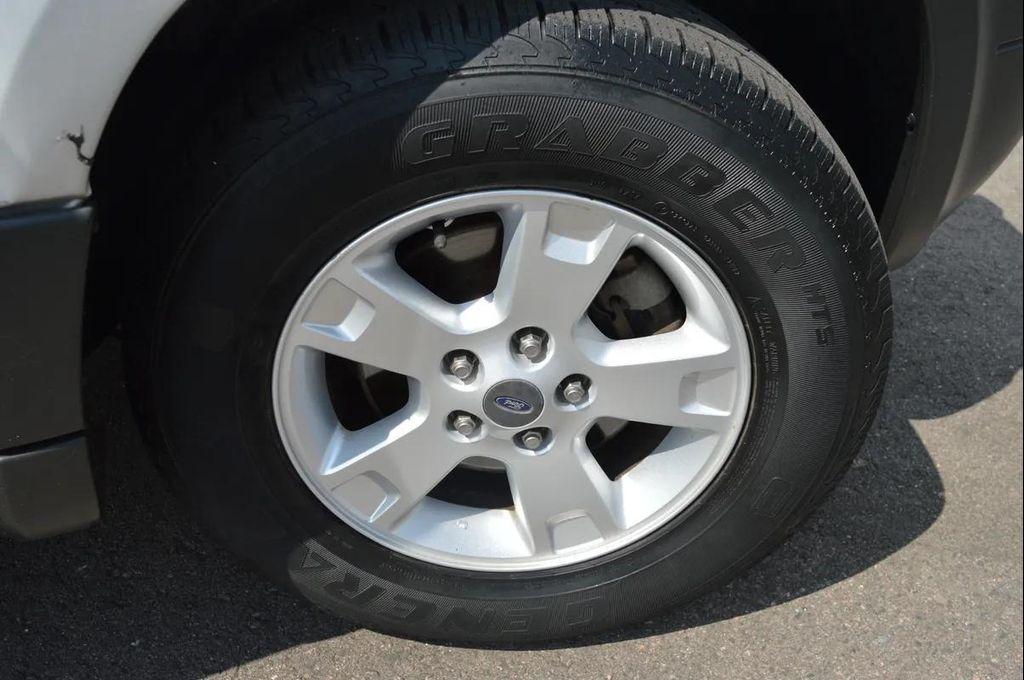used 2007 Ford Escape car, priced at $5,250