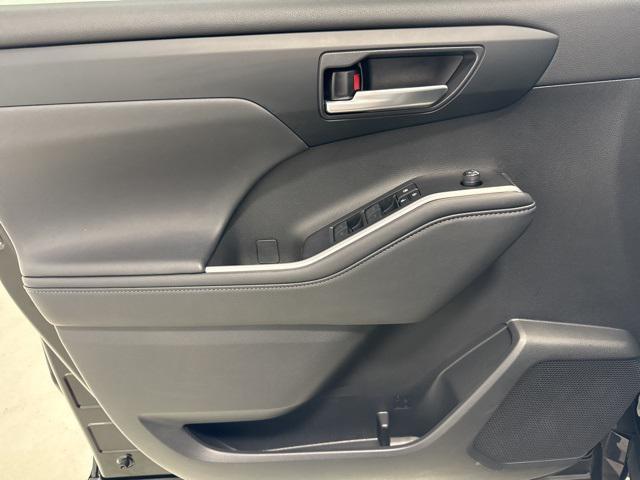 used 2023 Toyota Highlander car, priced at $41,850