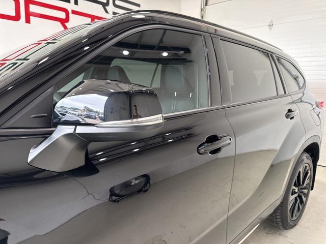 used 2023 Toyota Highlander car, priced at $41,850