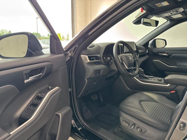 used 2023 Toyota Highlander car, priced at $41,850