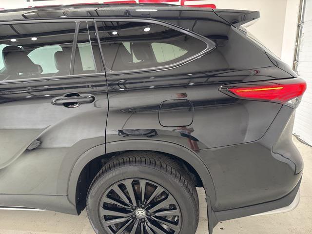 used 2023 Toyota Highlander car, priced at $41,850