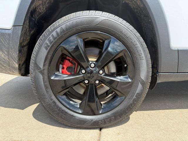 used 2020 Jeep Cherokee car, priced at $16,495