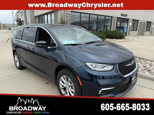 new 2025 Chrysler Pacifica car, priced at $44,968