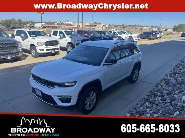used 2022 Jeep Grand Cherokee car, priced at $35,980
