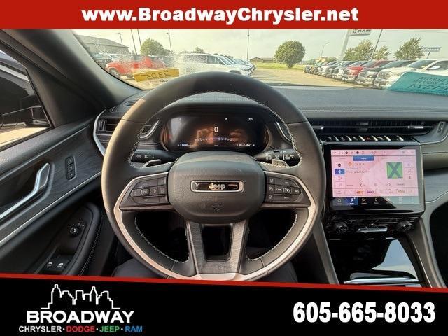 new 2025 Jeep Grand Cherokee car, priced at $43,851