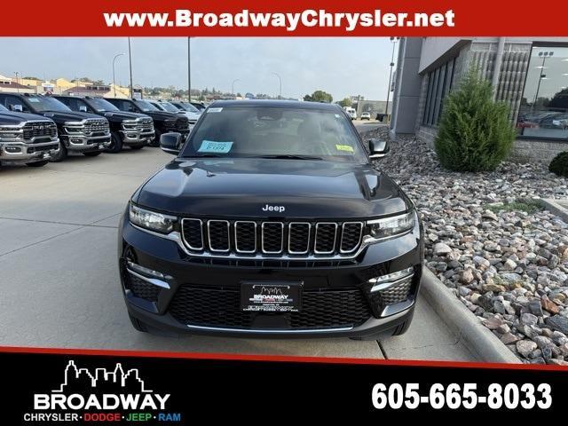 new 2025 Jeep Grand Cherokee car, priced at $43,851