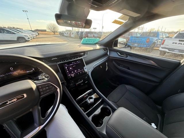 new 2025 Jeep Grand Cherokee car, priced at $42,385