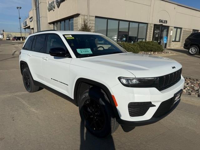 new 2025 Jeep Grand Cherokee car, priced at $42,385