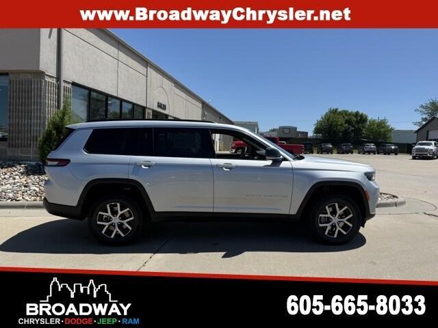 new 2025 Jeep Grand Cherokee L car, priced at $45,672