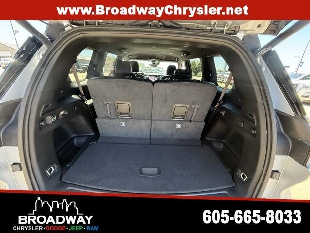 new 2025 Jeep Grand Cherokee L car, priced at $45,672