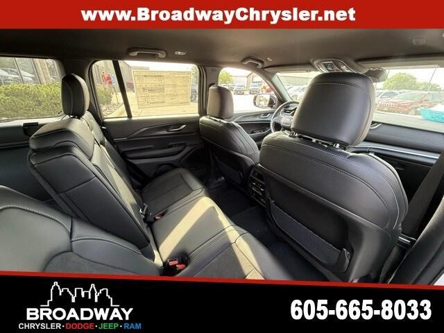 new 2025 Jeep Grand Cherokee car, priced at $41,805
