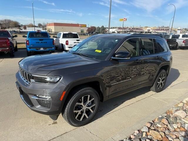 new 2025 Jeep Grand Cherokee car, priced at $45,245