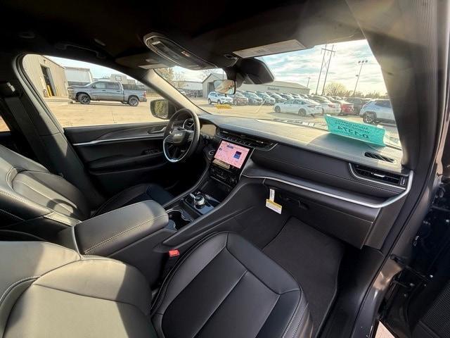 new 2025 Jeep Grand Cherokee car, priced at $45,245