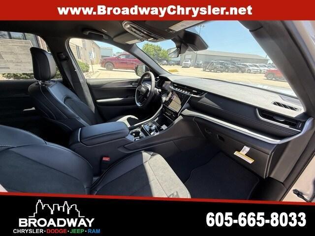 new 2025 Jeep Grand Cherokee L car, priced at $43,077