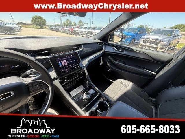 new 2025 Jeep Grand Cherokee L car, priced at $43,077