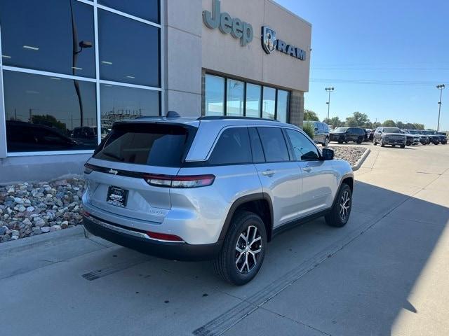 new 2025 Jeep Grand Cherokee car, priced at $46,402