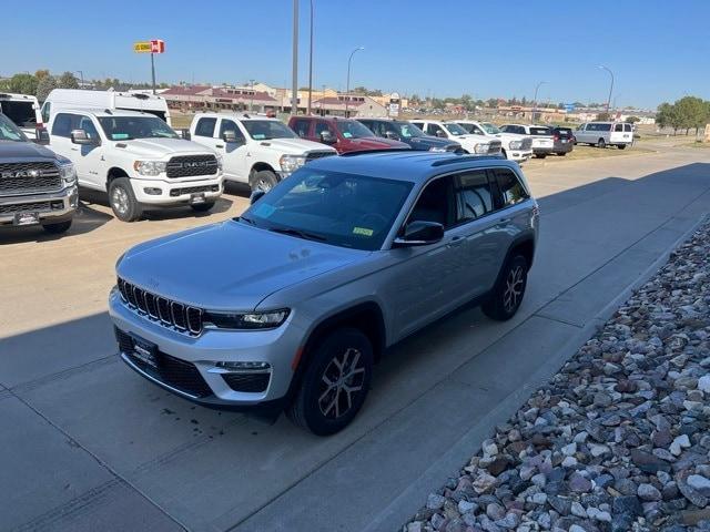 new 2025 Jeep Grand Cherokee car, priced at $46,402