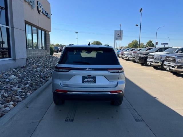 new 2025 Jeep Grand Cherokee car, priced at $46,402