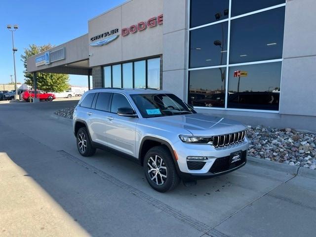 new 2025 Jeep Grand Cherokee car, priced at $46,402