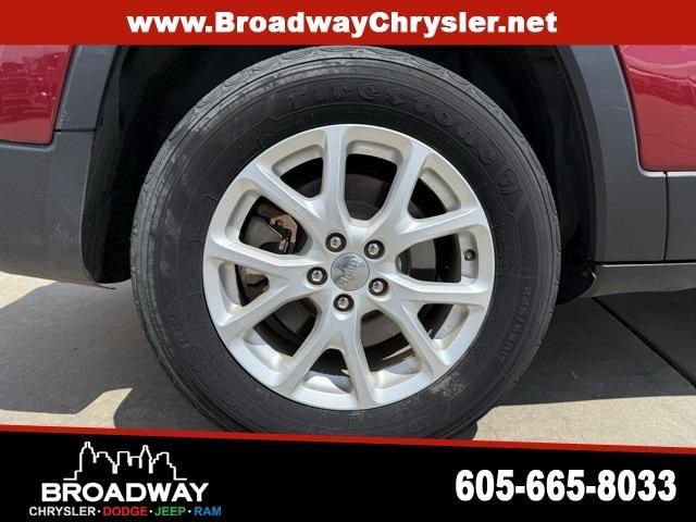 used 2016 Jeep Cherokee car, priced at $11,490