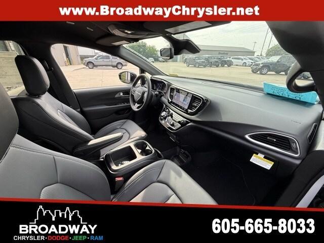 new 2025 Chrysler Voyager car, priced at $40,113