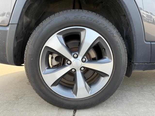 used 2021 Jeep Cherokee car, priced at $24,596