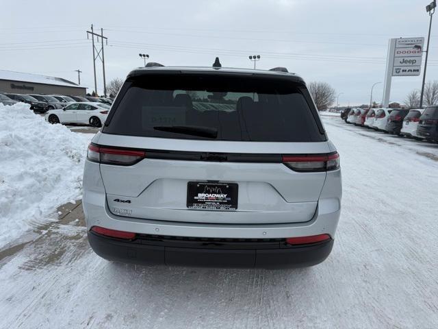 new 2025 Jeep Grand Cherokee car, priced at $42,980