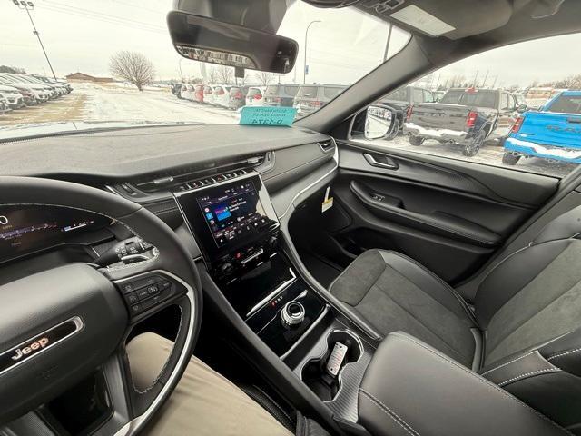 new 2025 Jeep Grand Cherokee car, priced at $42,980