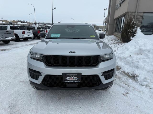 new 2025 Jeep Grand Cherokee car, priced at $42,980