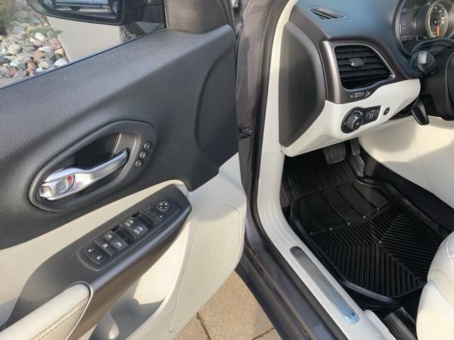 used 2019 Jeep Cherokee car, priced at $22,623