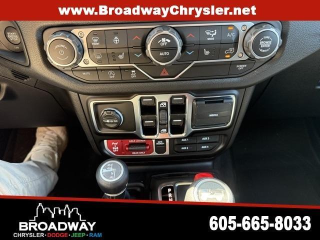 new 2025 Jeep Wrangler car, priced at $50,085