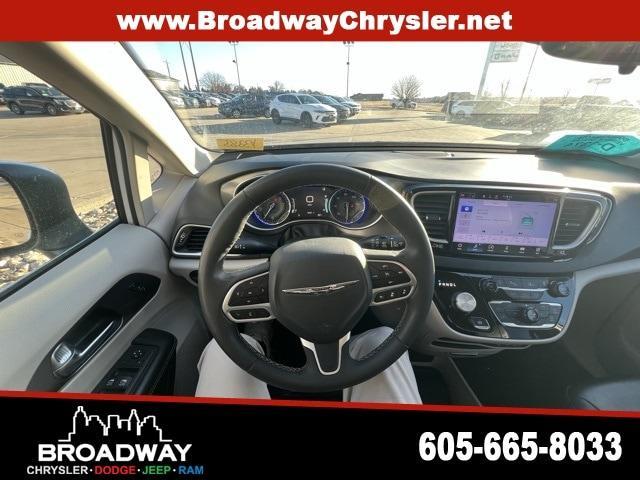 used 2023 Chrysler Pacifica car, priced at $30,986