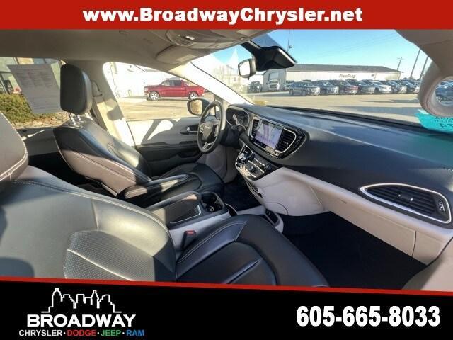 used 2023 Chrysler Pacifica car, priced at $30,986