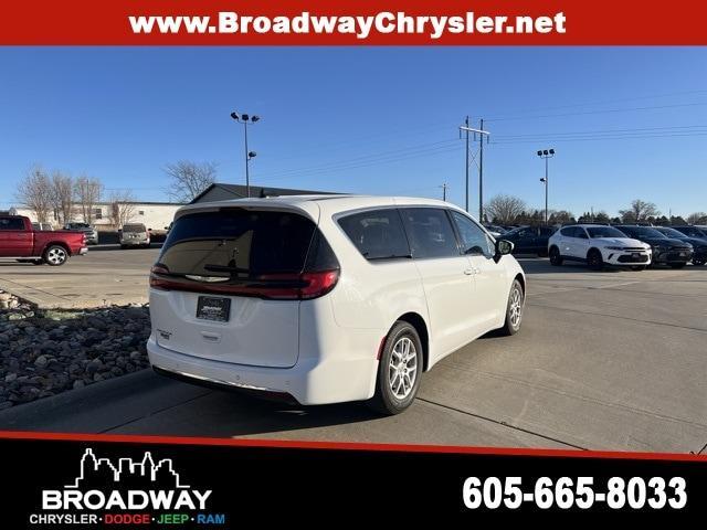 used 2023 Chrysler Pacifica car, priced at $30,986