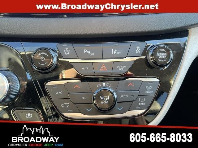 used 2023 Chrysler Pacifica car, priced at $30,986