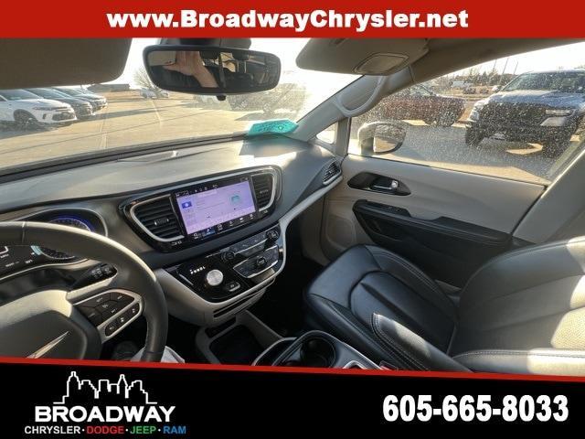 used 2023 Chrysler Pacifica car, priced at $30,986