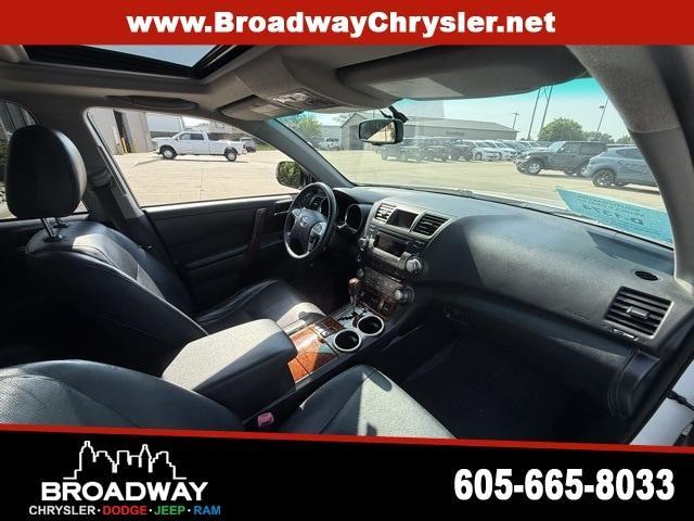 used 2012 Toyota Highlander Hybrid car, priced at $11,800