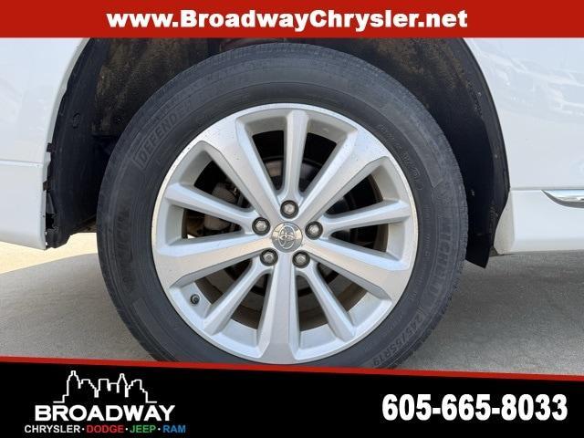 used 2012 Toyota Highlander Hybrid car, priced at $11,800