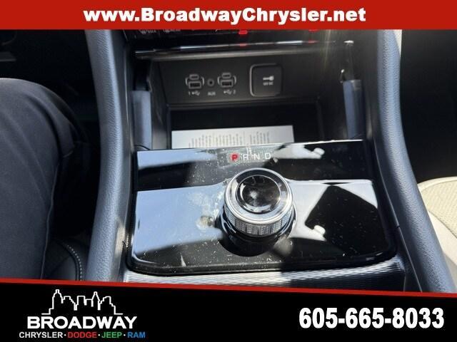 new 2025 Jeep Grand Cherokee L car, priced at $43,077