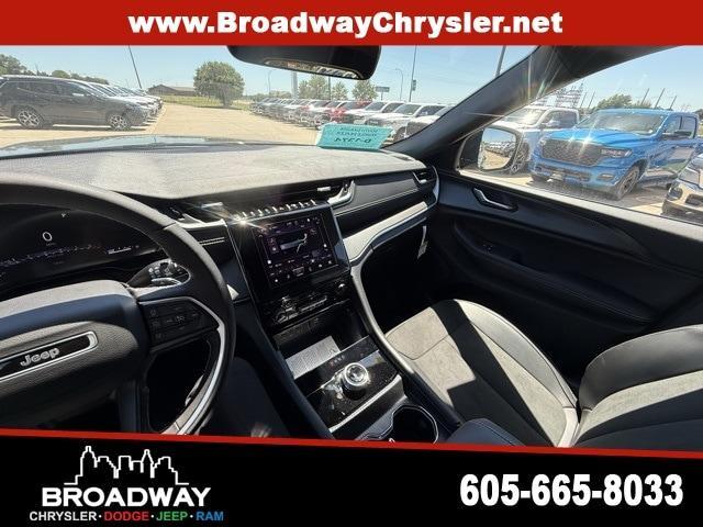 new 2025 Jeep Grand Cherokee L car, priced at $43,077