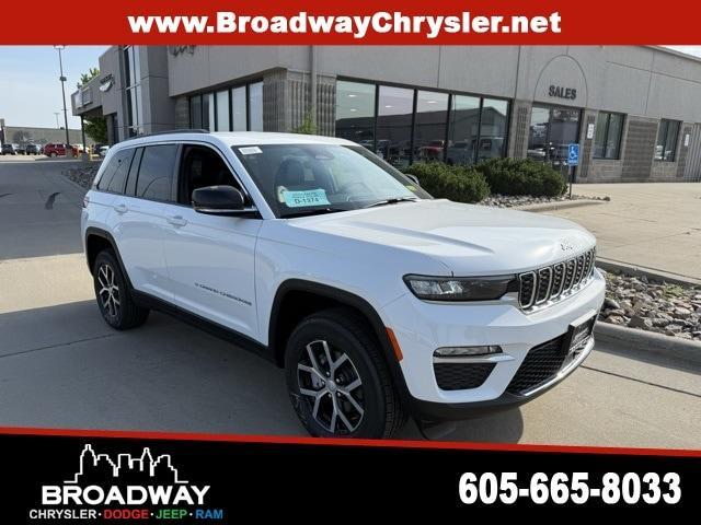 new 2025 Jeep Grand Cherokee car, priced at $44,286