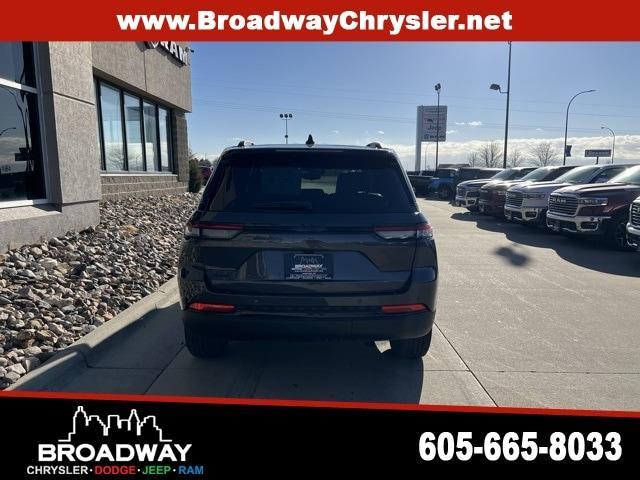 used 2024 Jeep Grand Cherokee car, priced at $40,251