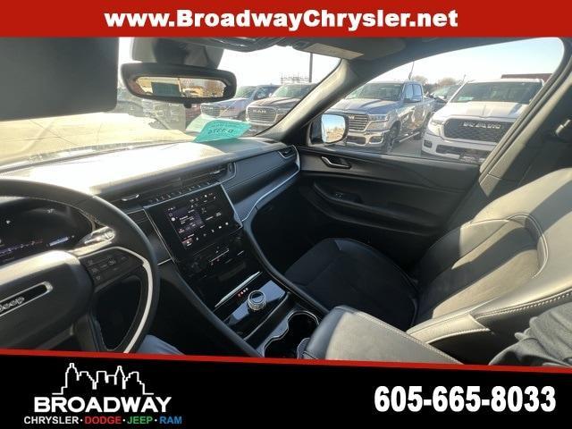 used 2024 Jeep Grand Cherokee car, priced at $40,251