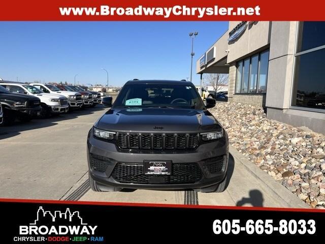 used 2024 Jeep Grand Cherokee car, priced at $40,251