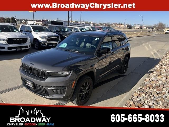 used 2024 Jeep Grand Cherokee car, priced at $40,251